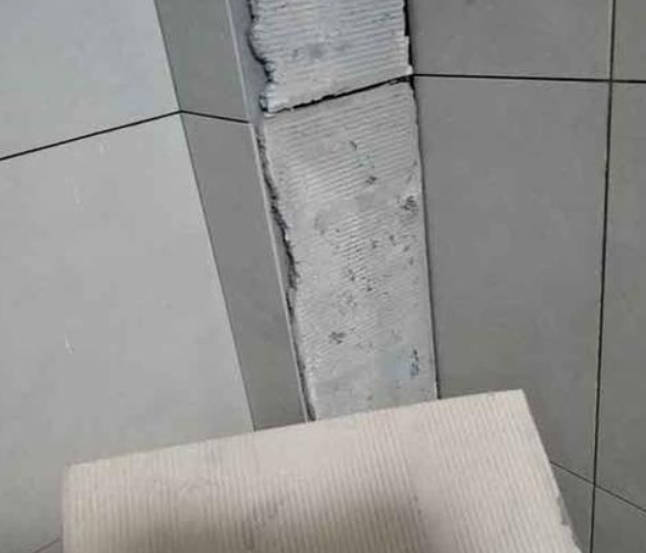 绥化市瓷砖空鼓维修公司分享下厨房瓷砖脱落的补救措施。